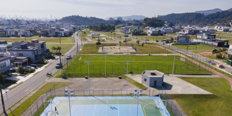 Imagem Casa com 4 Quartos à Venda, 231 m² em Santa Regina - Camboriú Imagem Casa com 4 Quartos à Venda, 231 m² em Santa Regina - Camboriú