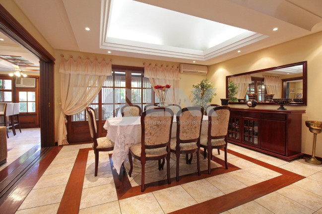 Imagem Casa com 4 Quartos à Venda, 381 m² em Chácara Das Pedras - Porto Alegre