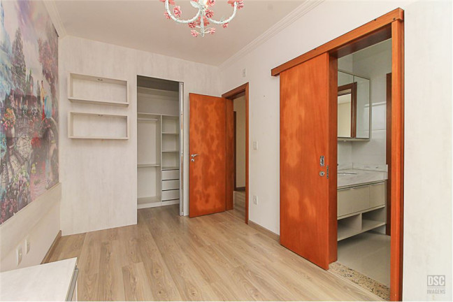 Imagem Casa com 3 Quartos à Venda, em Hípica - Porto Alegre Imagem Casa com 3 Quartos à Venda, em Hípica - Porto Alegre