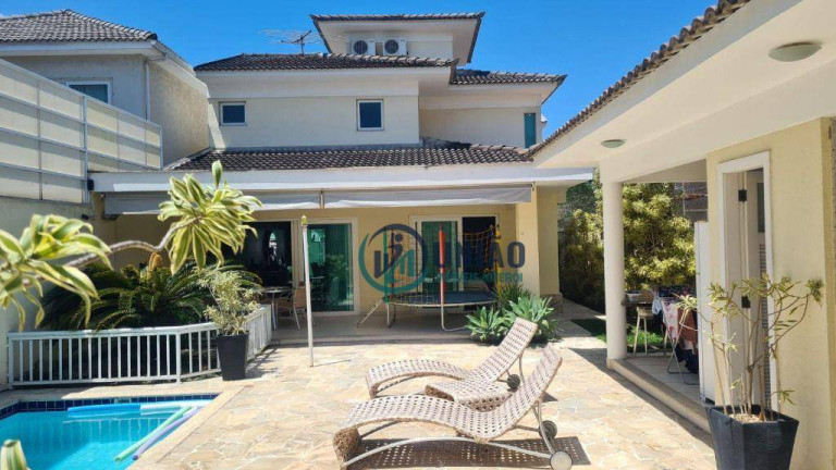 Imagem Casa com 3 Quartos à Venda, 242 m² em Camboinhas - Niterói