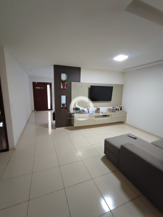 Imagem Casa com 4 Quartos à Venda, 270 m² Imagem Casa com 4 Quartos à Venda, 270 m²