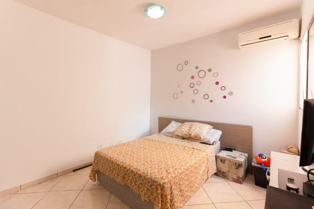 Imagem Casa com 4 Quartos à Venda, 120 m² em Vila Paranaguá - São Paulo