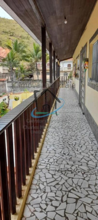 Imagem Sobrado com 6 Quartos à Venda,  em Martim De Sá - Caraguatatuba