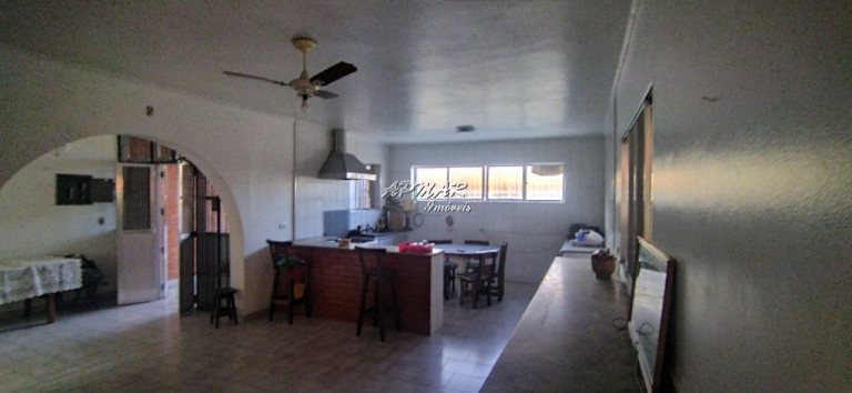 Imagem Casa com 4 Quartos para Alugar, em Solemar - Praia Grande Imagem Casa com 4 Quartos para Alugar, em Solemar - Praia Grande