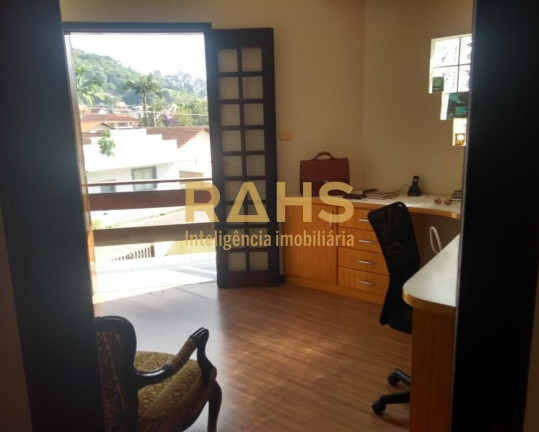Imagem Casa com 4 Quartos à Venda, 261 m² em América - Joinville Imagem Casa com 4 Quartos à Venda, 261 m² em América - Joinville