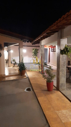 Imagem Casa com 3 Quartos à Venda, 211 m² em Varinhas - Mogi Das Cruzes