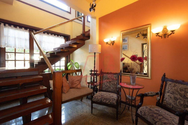Imagem Casa com 3 Quartos à Venda, 272 m² em Santa Cecília - Porto Alegre Imagem Casa com 3 Quartos à Venda, 272 m² em Santa Cecília - Porto Alegre