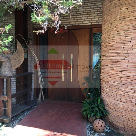 Casa com 6 Quartos à Venda, 550 m² em Chacaras Catagua - Taubaté