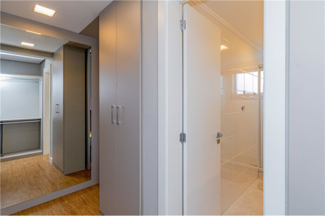 Imagem Imóvel com 3 Quartos à Venda, em Menino Deus - Porto Alegre Imagem Imóvel com 3 Quartos à Venda, em Menino Deus - Porto Alegre