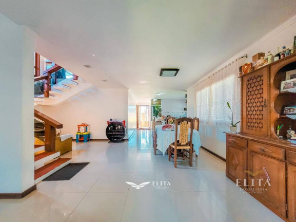 Imagem Sobrado com 3 Quartos à Venda, 253 m² em Los Angeles - Barra Velha
