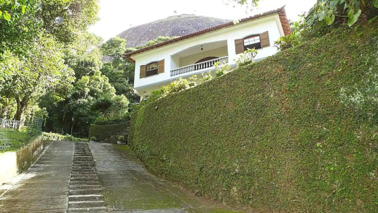 Imagem Casa com 5 Quartos à Venda, 450 m² em Iucas - Teresópolis