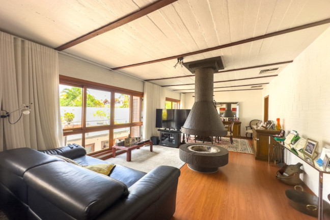Casa com 3 Quartos à Venda, 300 m² em Três Figueiras - Porto Alegre