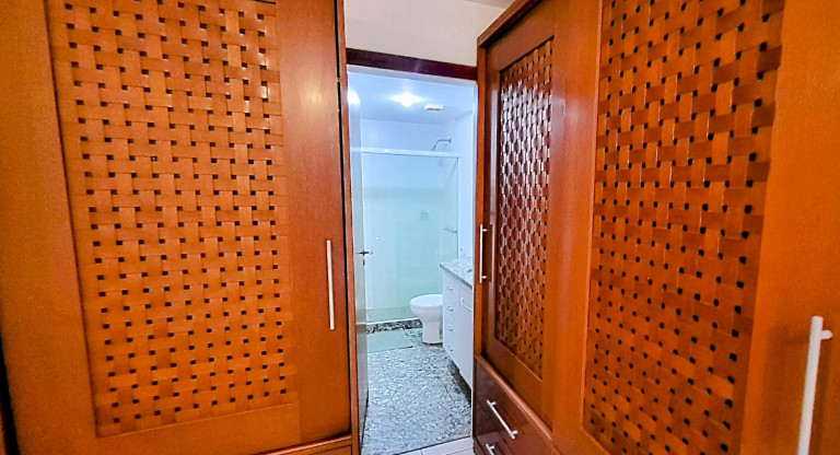 Imagem Imóvel com 4 Quartos à Venda, 190 m² em Icaraí - Niterói Imagem Imóvel com 4 Quartos à Venda, 190 m² em Icaraí - Niterói