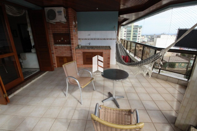Imagem Apartamento com 4 Quartos à Venda, 240 m² em Nossa Senhora Medianeira - Santa Maria