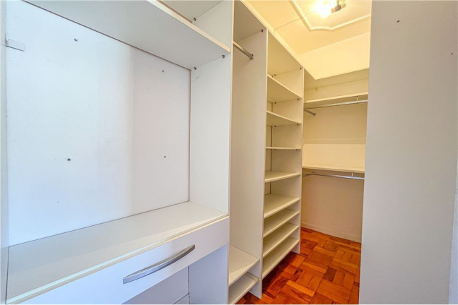 Imagem Imóvel com 2 Quartos à Venda, em São João - Porto Alegre Imagem Imóvel com 2 Quartos à Venda, em São João - Porto Alegre