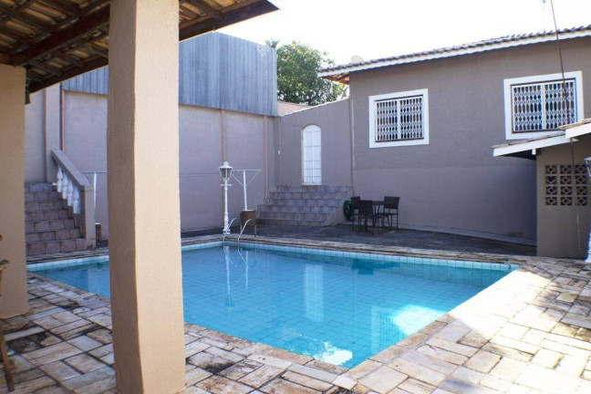Imagem Casa com 3 Quartos à Venda, 460 m² em Vila Gardênia - Atibaia