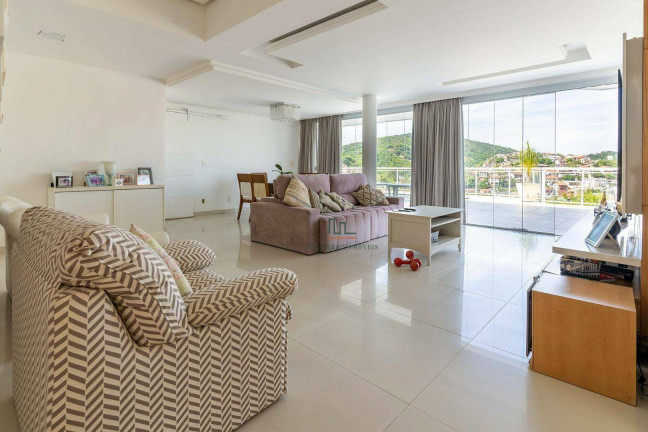 Casa com 3 Quartos à Venda, 275 m² em Pendotiba - Niterói