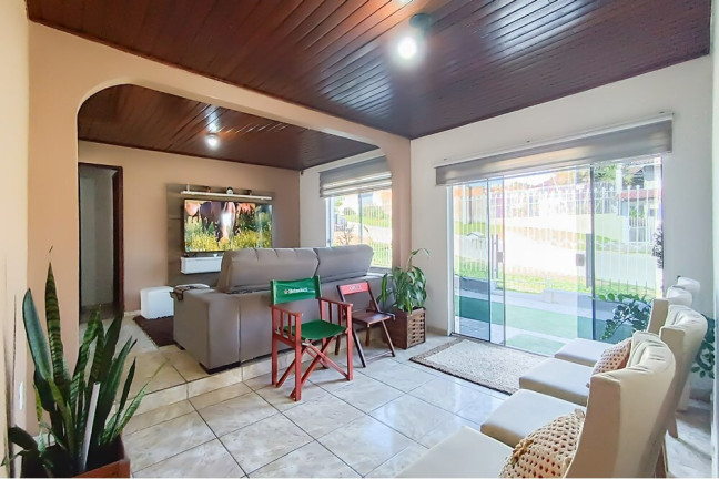 Casa com 7 Quartos à Venda, 253 m² em Santa Isabel - Viamão