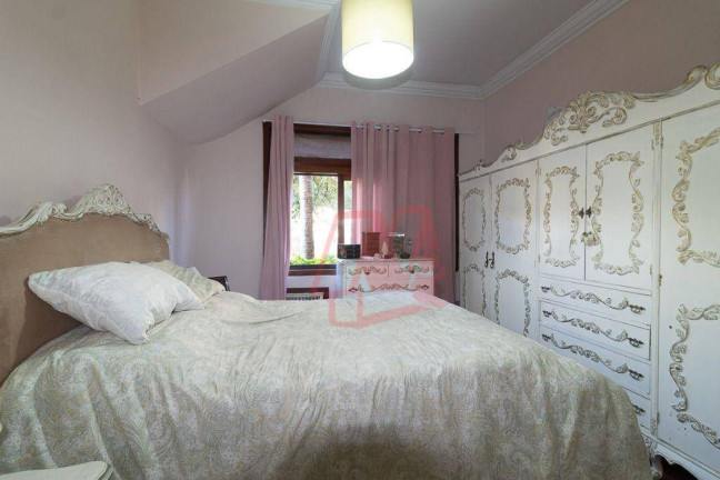 Imagem Casa com 3 Quartos à Venda, 272 m² em Santa Cecília - Porto Alegre Imagem Casa com 3 Quartos à Venda, 272 m² em Santa Cecília - Porto Alegre