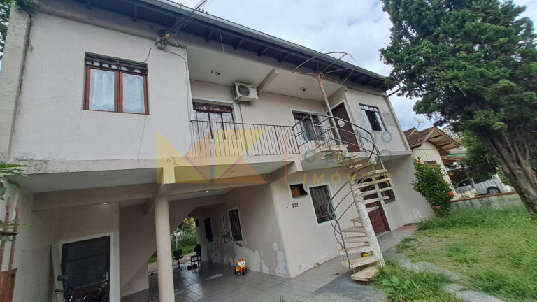 Imagem Casa com 6 Quartos à Venda, 200 m² em Valparaíso - Blumenau Imagem Casa com 6 Quartos à Venda, 200 m² em Valparaíso - Blumenau