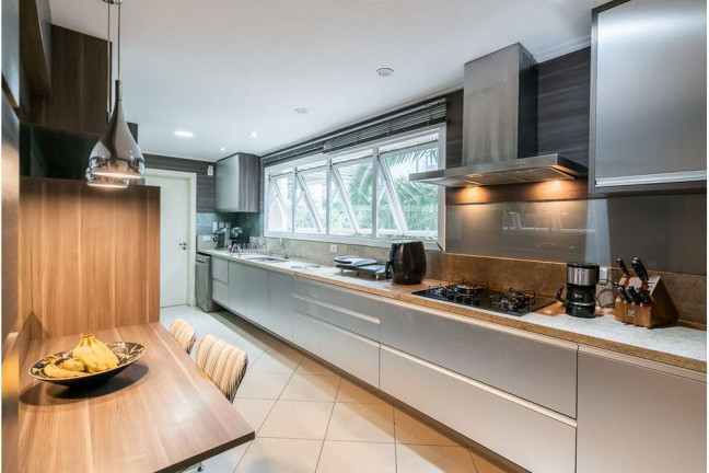 Imagem Apartamento com 3 Quartos à Venda, 271 m² em Três Figueiras - Porto Alegre