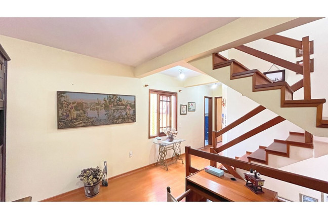 Imagem Casa com 5 Quartos à Venda,  em Ipanema - Porto Alegre