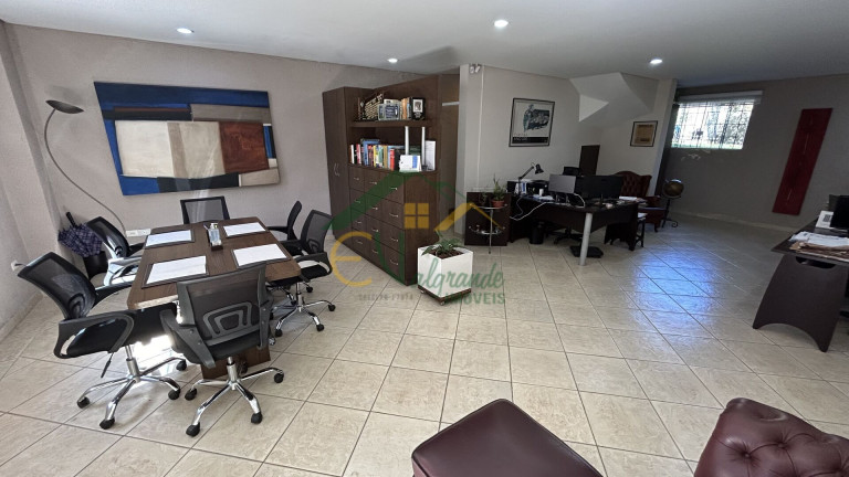 Imagem Sobrado com 4 Quartos à Venda, 275 m² em Tingui - Curitiba Imagem Sobrado com 4 Quartos à Venda, 275 m² em Tingui - Curitiba