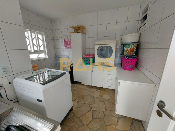 Imagem Casa com 3 Quartos à Venda, 270 m² em Costa E Silva - Joinville Imagem Casa com 3 Quartos à Venda, 270 m² em Costa E Silva - Joinville