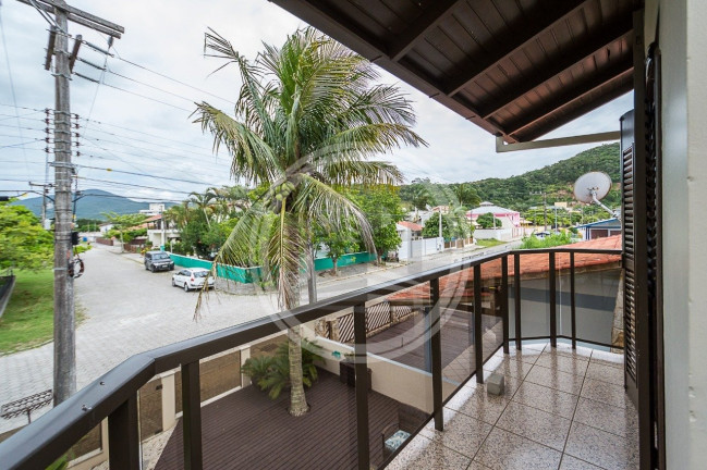 Imagem Casa com 3 Quartos à Venda, 160 m² em Morrinhos - Bombinhas