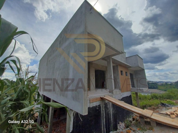 Imagem Casa com 3 Quartos à Venda, 360 m² em Santa Terezinha - Concórdia Imagem Casa com 3 Quartos à Venda, 360 m² em Santa Terezinha - Concórdia