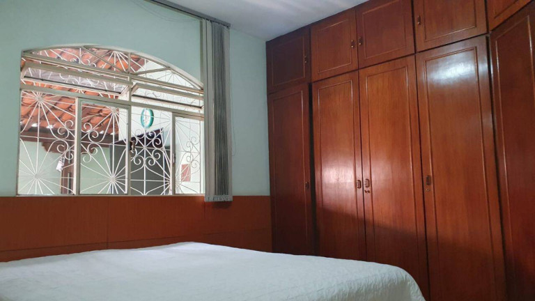 Imagem Casa com 3 Quartos à Venda, 360 m² em Flamengo - Contagem