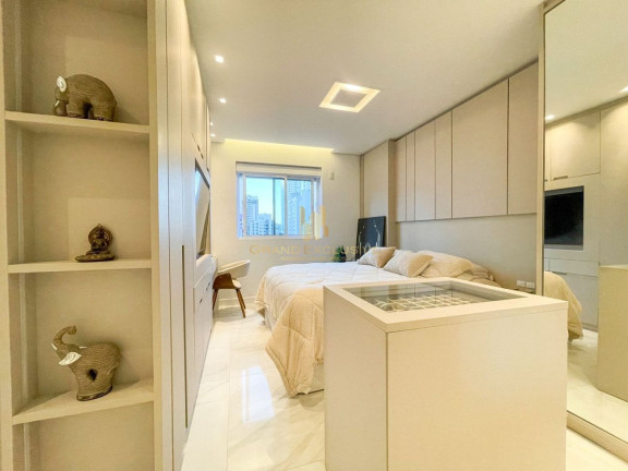 Imagem Apartamento com 3 Quartos à Venda, 125 m² em Centro - Balneário Camboriú Imagem Apartamento com 3 Quartos à Venda, 125 m² em Centro - Balneário Camboriú