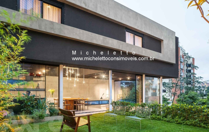 Imagem Sobrado com 3 Quartos à Venda, 330 m² em Sumaré - São Paulo
