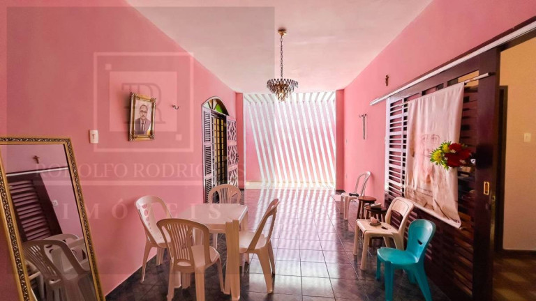 Imagem Casa com 7 Quartos à Venda, 300 m² Imagem Casa com 7 Quartos à Venda, 300 m²