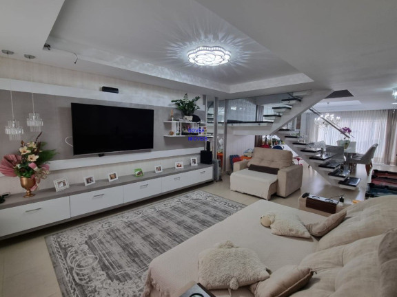 Casa com 4 Quartos à Venda, 295 m² em Santa Cândida - Curitiba