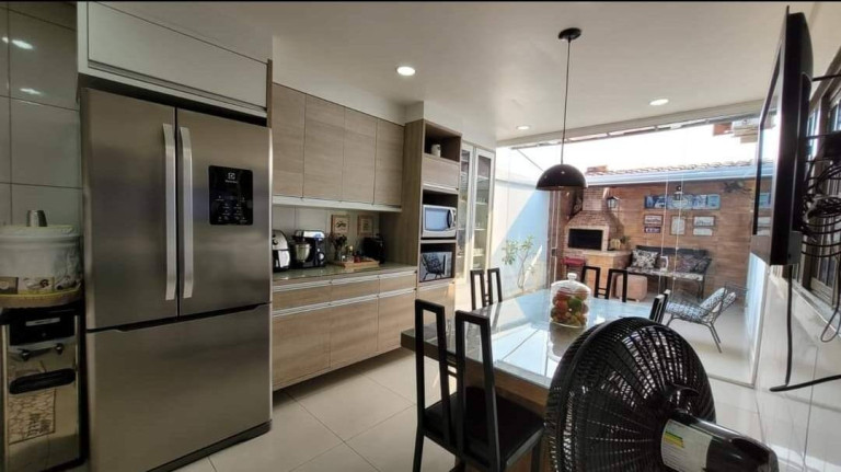 Imagem Casa com 3 Quartos à Venda, 200 m² em Cuiabá Imagem Casa com 3 Quartos à Venda, 200 m² em Cuiabá