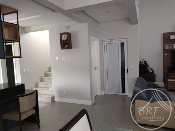 Imagem Casa com 3 Quartos à Venda, 327 m² em Estreito - Florianópolis Imagem Casa com 3 Quartos à Venda, 327 m² em Estreito - Florianópolis