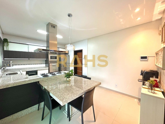 Imagem Casa com 4 Quartos à Venda, 279 m² em Floresta - Joinville Imagem Casa com 4 Quartos à Venda, 279 m² em Floresta - Joinville