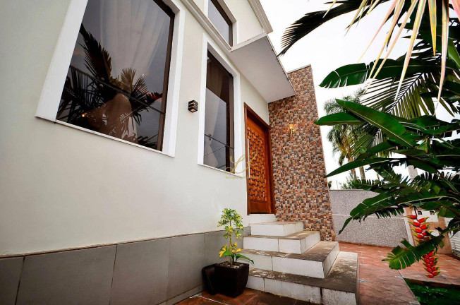 Imagem Casa com 6 Quartos à Venda, 450 m² em Bacacheri - Curitiba
