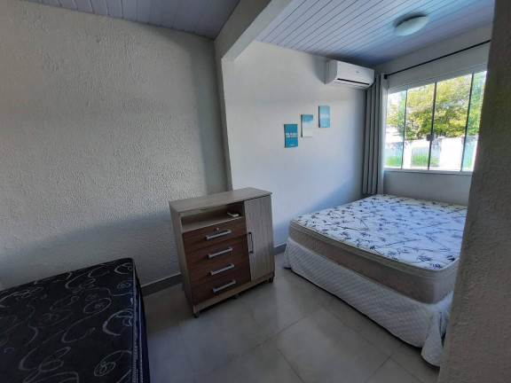 Imagem Casa com 3 Quartos para Temporada, em Bombas - Bombinhas Imagem Casa com 3 Quartos para Temporada, em Bombas - Bombinhas