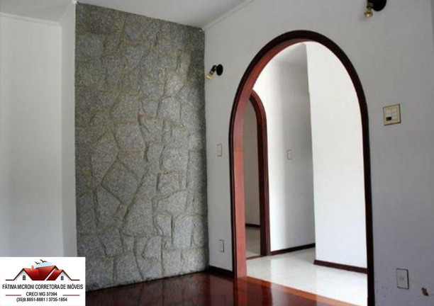 Imagem Casa com 3 Quartos à Venda, 250 m² em Centro - Caldas Imagem Casa com 3 Quartos à Venda, 250 m² em Centro - Caldas