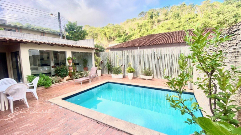 Imagem Casa com 3 Quartos à Venda, 300 m² em Santa Mônica - Colatina