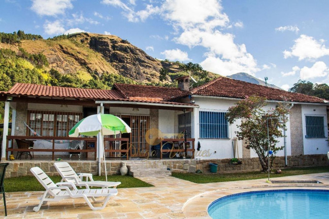 Imagem Casa com 16 Quartos à Venda, 1.800 m² em Iucas - Teresópolis Imagem Casa com 16 Quartos à Venda, 1.800 m² em Iucas - Teresópolis