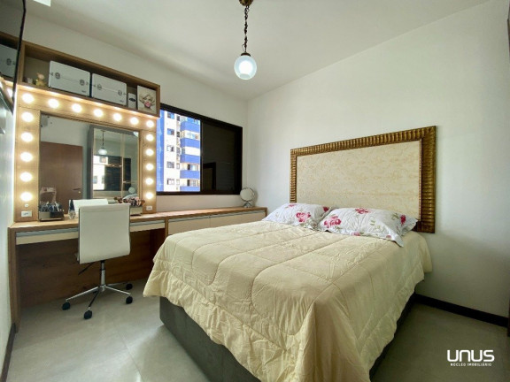 Imagem Apartamento com 2 Quartos à Venda, 81 m² em Centro - Florianópolis