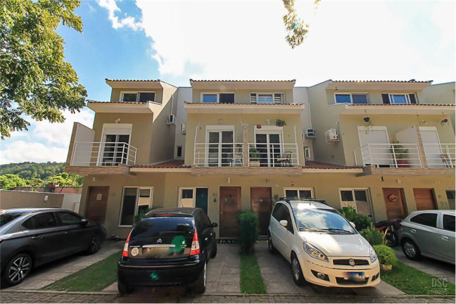 Imagem Casa com 3 Quartos à Venda, em Hípica - Porto Alegre Imagem Casa com 3 Quartos à Venda, em Hípica - Porto Alegre