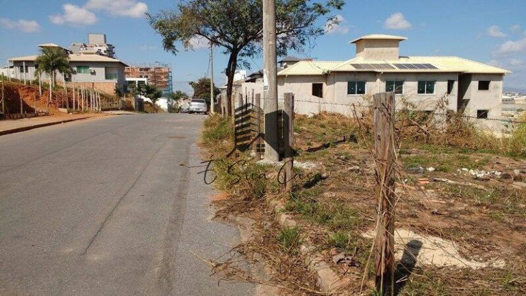Foto do imóvel Terreno à Venda, 480 m² em Cabral - Contagem Foto do imóvel Terreno à Venda, 480 m² em Cabral - Contagem