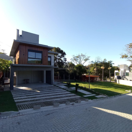 Imagem Casa com 3 Quartos à Venda, 339 m² em Praia De Taquaras - Balneário Camboriú Imagem Casa com 3 Quartos à Venda, 339 m² em Praia De Taquaras - Balneário Camboriú