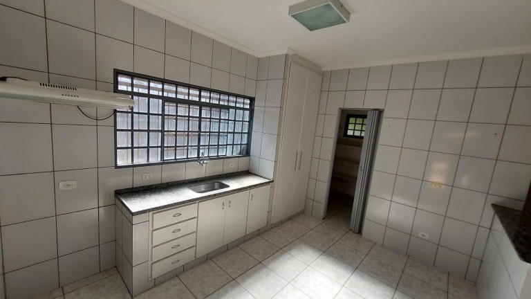 Imagem Casa com 3 Quartos para Alugar, em Ourinhos Imagem Casa com 3 Quartos para Alugar, em Ourinhos