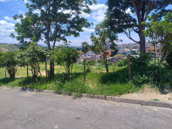 Imagem Casa com 2 Quartos à Venda, 680 m² em Vila Suiça - Francisco Morato Imagem Casa com 2 Quartos à Venda, 680 m² em Vila Suiça - Francisco Morato