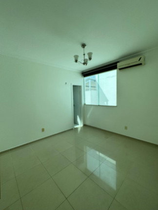 Imagem Casa com 4 Quartos à Venda, 380 m² em Centro - Manaus